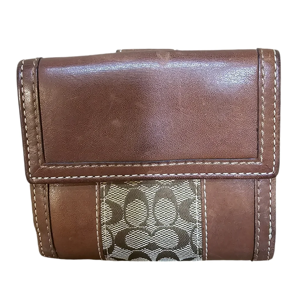 Coach Brown Signature Monogram Billfold Wallet Pre Owned Condition - Picture 7 of 9